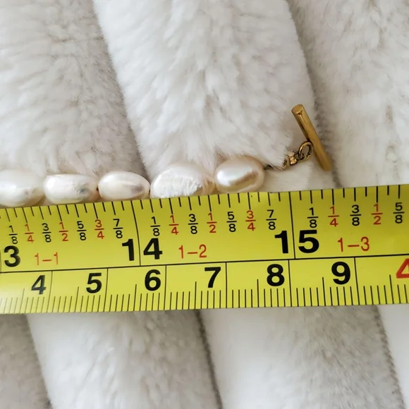 Elegant Cream Pearl Necklace 16 Inches Length - Picture 3 of 6